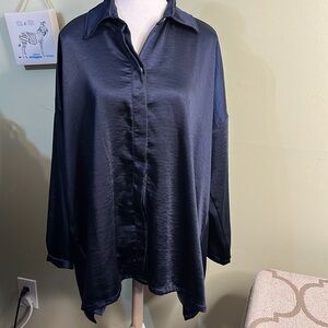 Planet by Lauren G button down polysilk Navy blue 3/4 Top